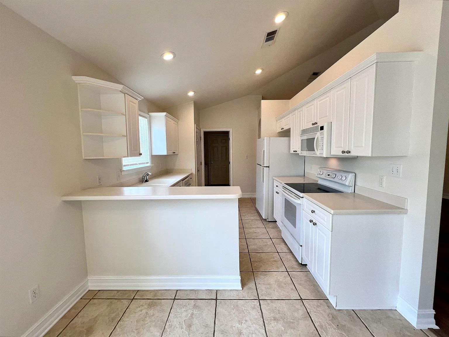 3 bed, 1412 sqft, $1,995 — Photo 3