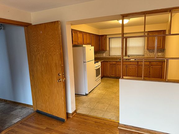 5th image of 6558 W Montrose Ave #Gs