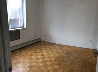 2522 14th Pl APT 1R, Astoria, NY 11102