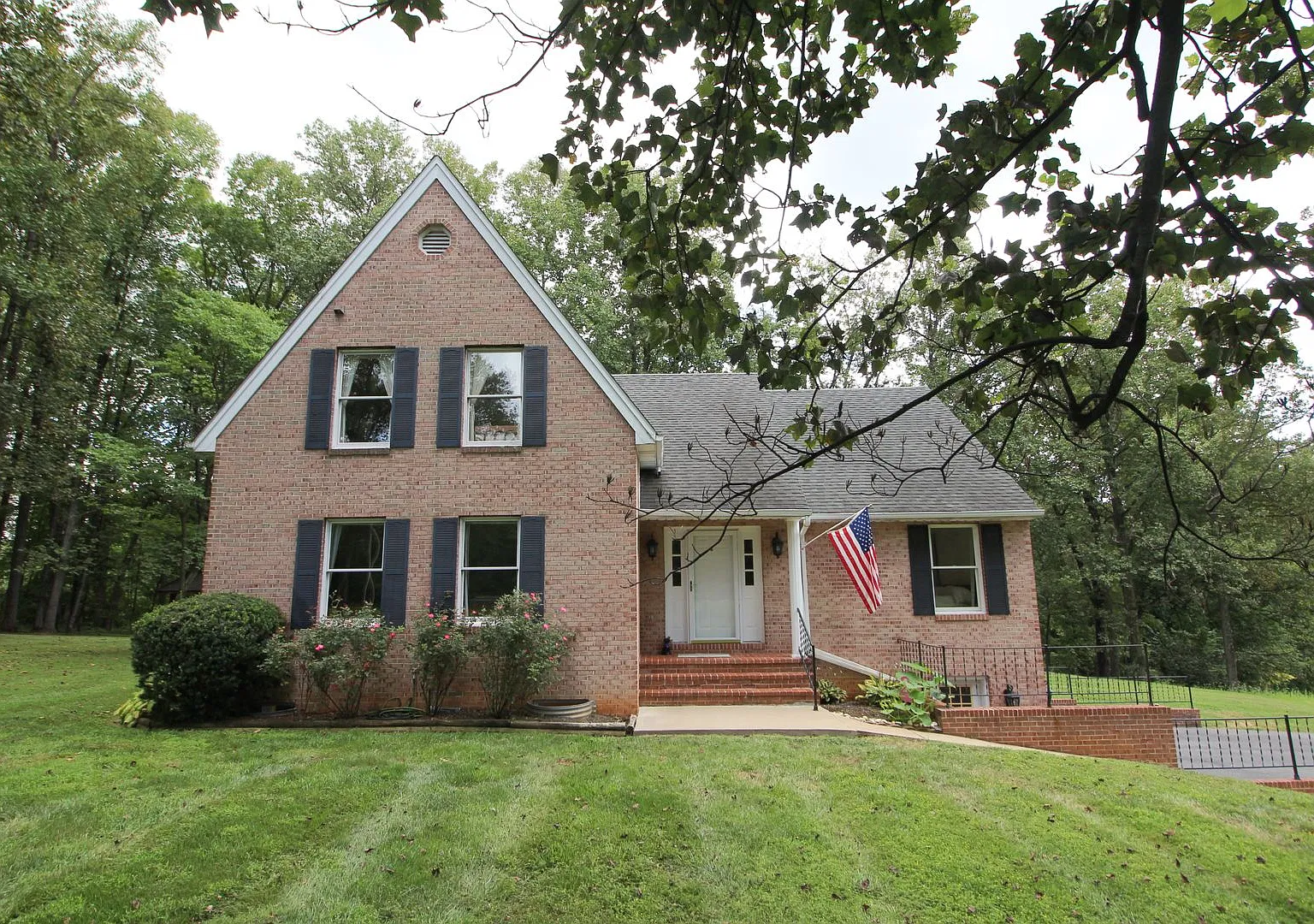 Elegant 3BR/2.5B Home — Photo 1