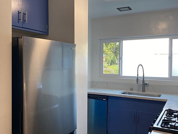 5th image of 13504 Moorpark St APT 2