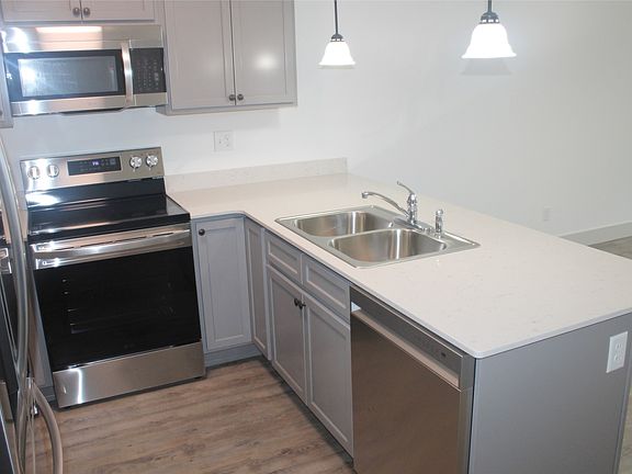 3rd image of 28 Mackin Ct