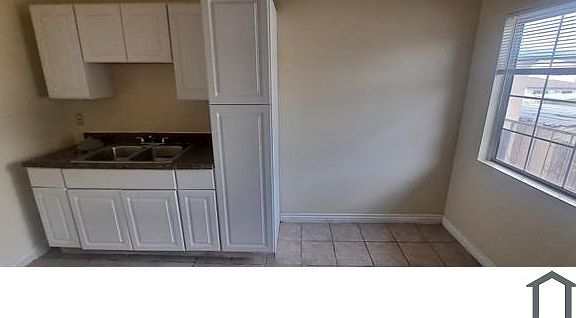 4th image of 1038 W 104th St APT 5