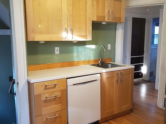 5th image of 2518 Cleveland St NE