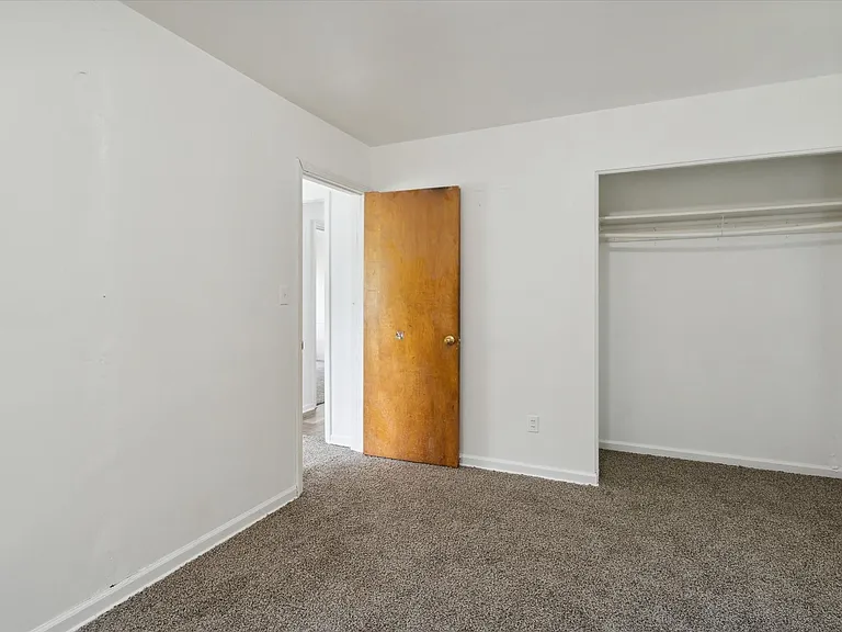 19400 Harlow St — Photo 15