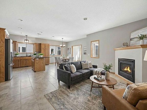 3rd image of 204 Goldfinch Ln