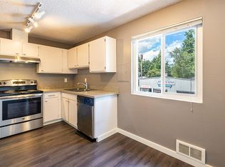 9556 Sand Point Way NE #3, Seattle, WA 98115