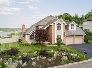 200 Bayhill Ln, Irondequoit, NY 14609