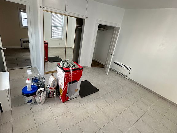 5th image of 950 E 79th St #1