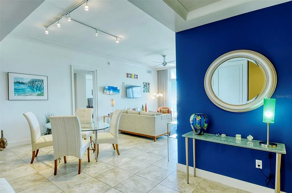 2 bed, 2.5 bath, 1725 sqft, $11,500 — Photo 3