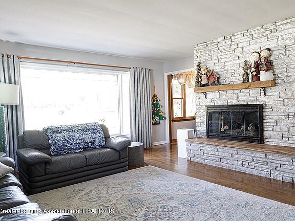 3rd image of 1334 Boynton Dr