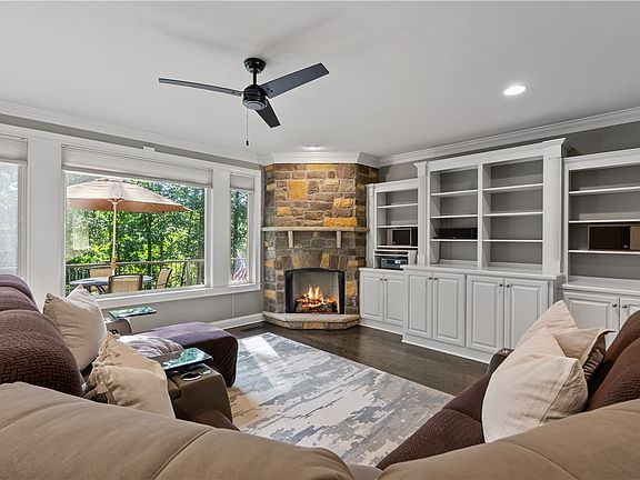 2nd image of 314 Longwood Dr