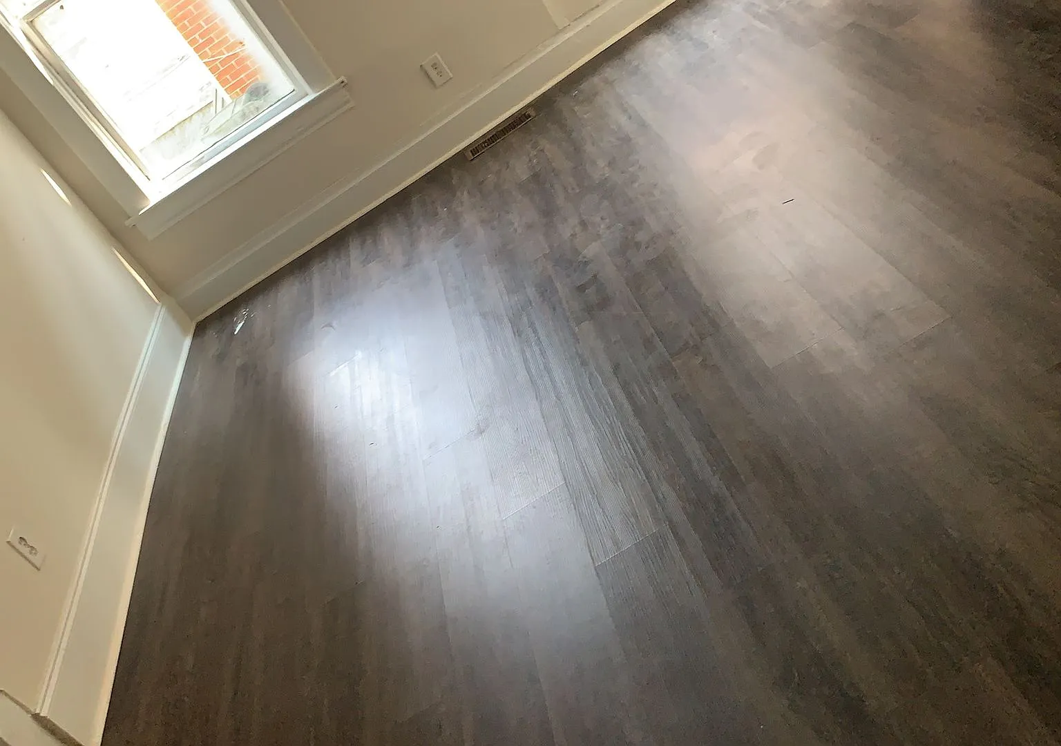 Ideal for Groups of 7! Spacious 3 BR/1 BA Near UK (Combine with Upstairs 4 BR Unit) — Photo 3