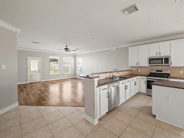 7414 Sabinal Creek Dr — Photo 16
