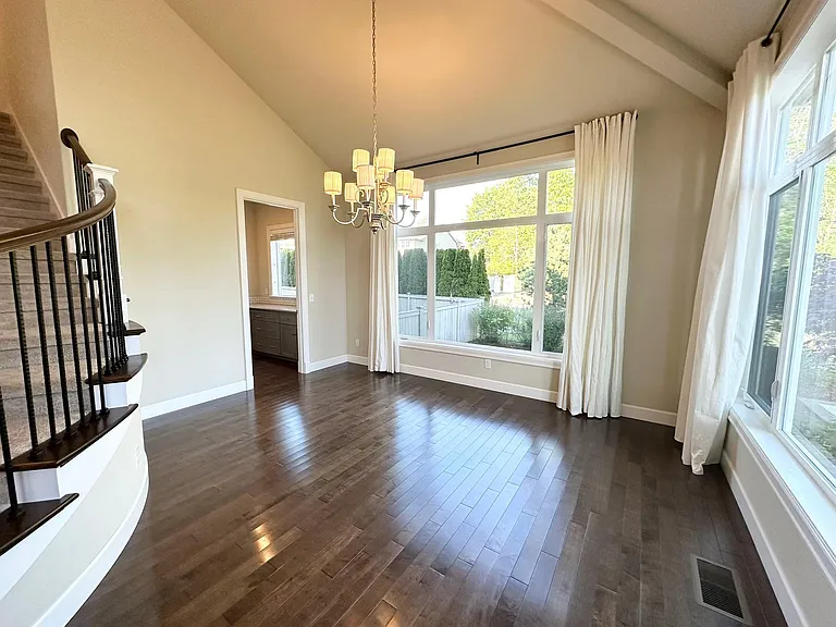 5622 NE 2nd Ct — Photo 5