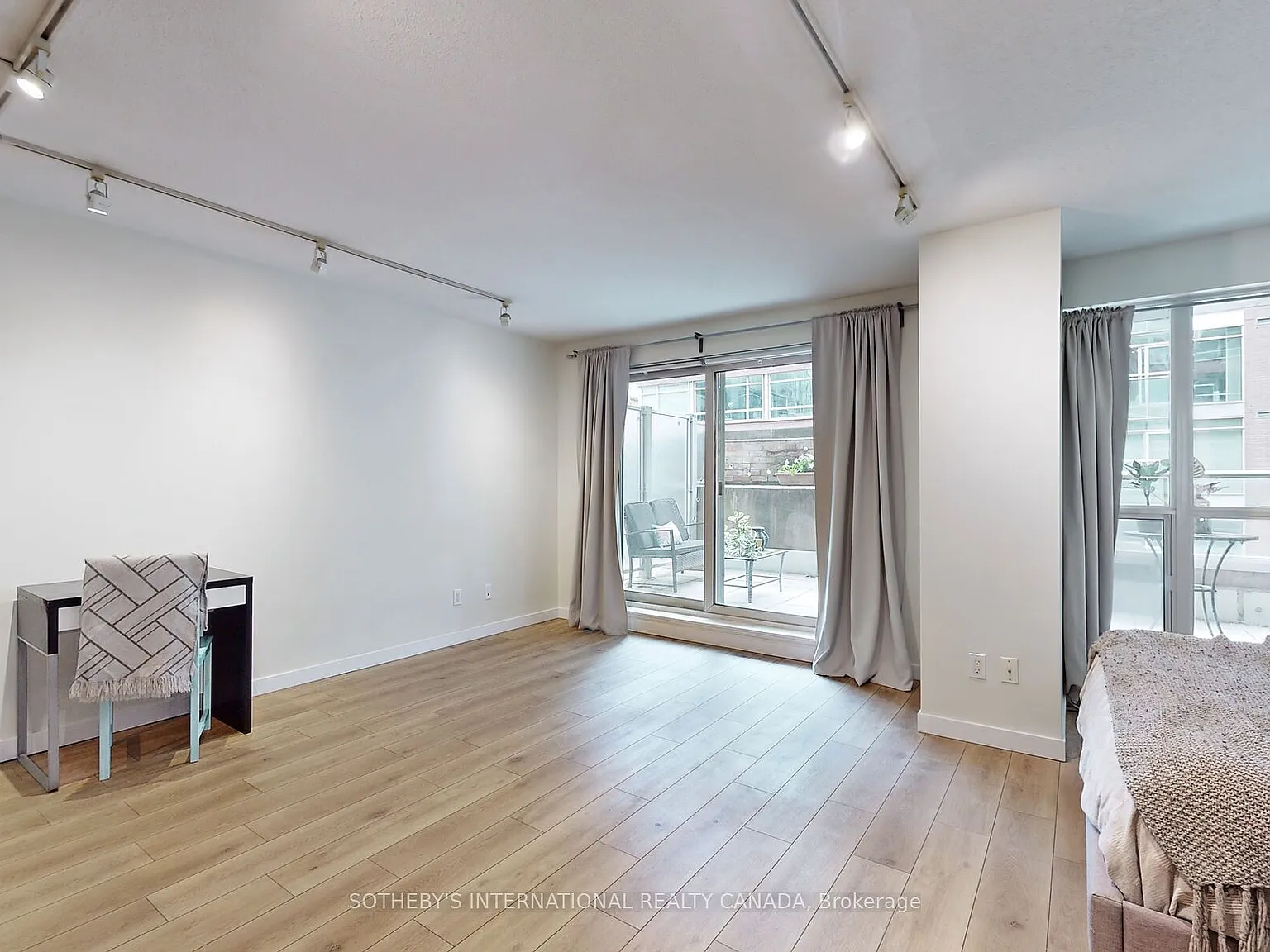 Studio, $2,200 — Photo 2