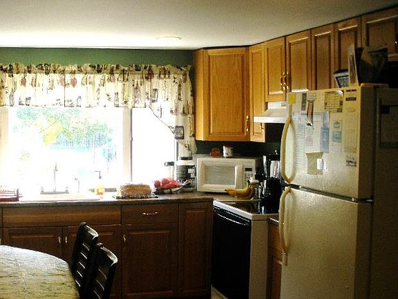 3rd image of 22 Betsy Ross Dr