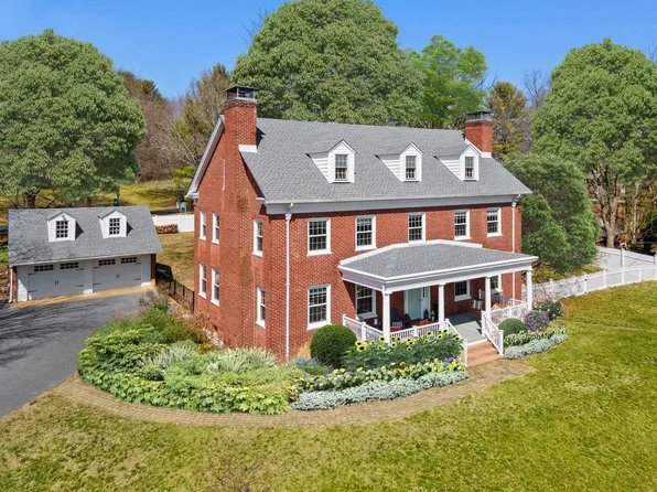 1610 N Augusta St, Staunton, VA 24401