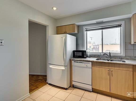 4th image of 8230 Elmwood St #206