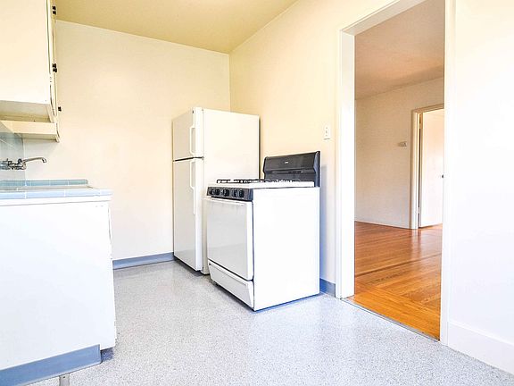 4th image of 2230 10th Ave APT 9