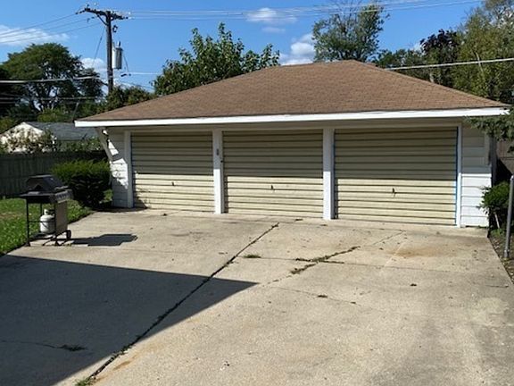 2nd image of 440 N Douglas Ave
