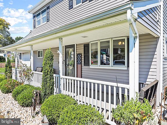 4th image of 10 Apricot Ln