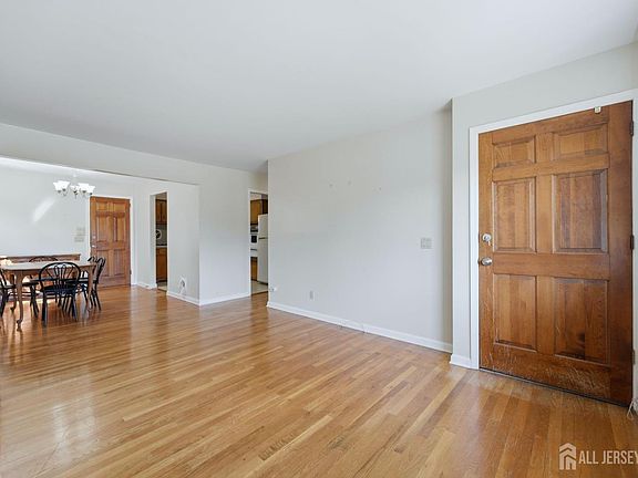 4th image of 10 N Washington Ave