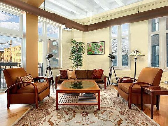 2nd image of 1225 W Morse Ave APT 208
