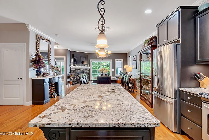 3rd image of 72 Lorenzo Drive