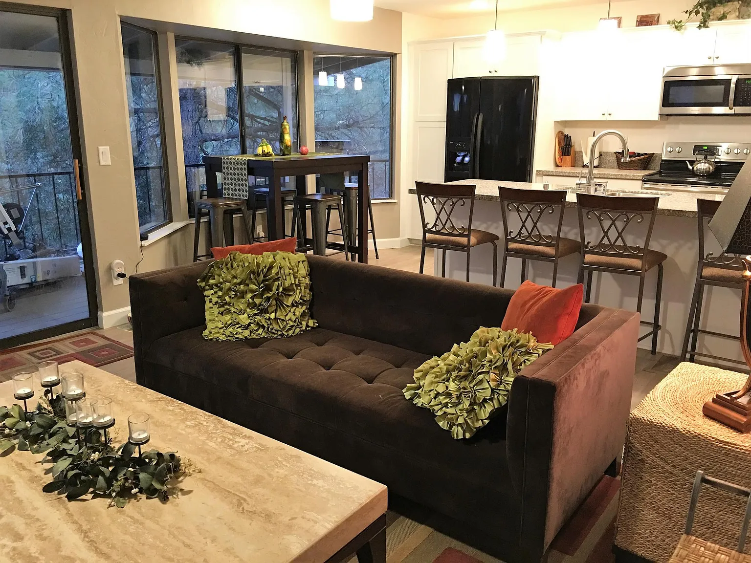 916 Forest Hylands — Photo 2
