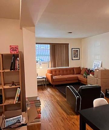 3rd image of 988 Findlay Ave APT 1