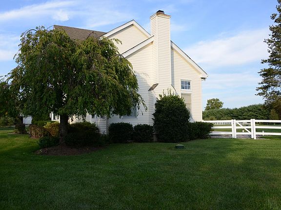 3rd image of 102 Sassafras Dr