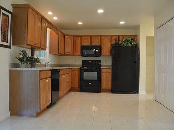 5th image of 5385 Peach Dr