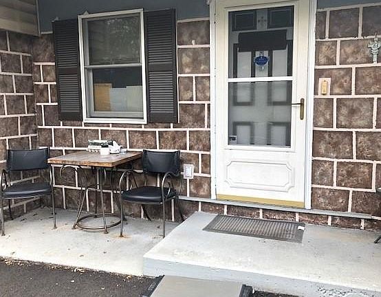 3rd image of 188 Oaklawn Ave