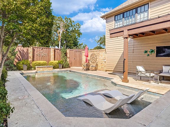 3rd image of 12131 Vendome Pl