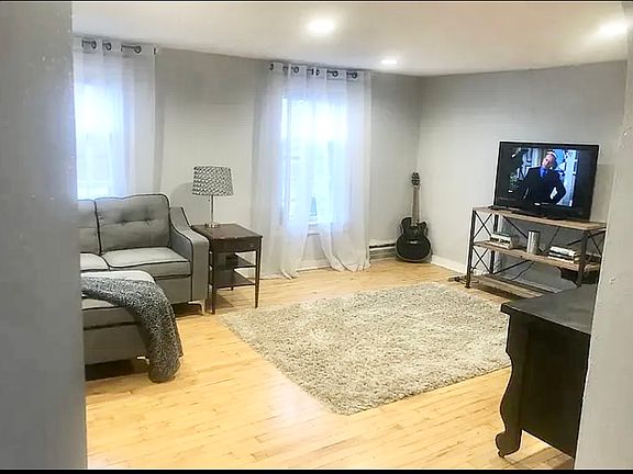 3rd image of 838 S Roosevelt St #B