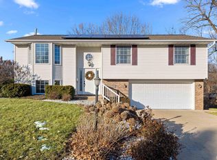 1101 W Teton Dr, Peoria, IL 61614
