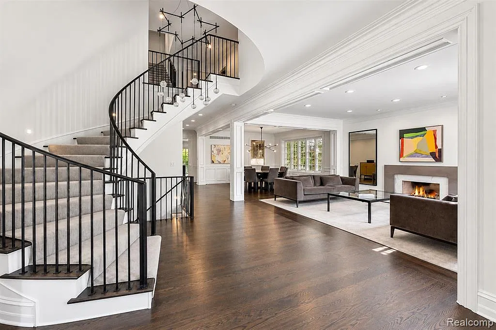 6 bed, 8.0 bath, 8212 sqft, $25,000 — Photo 3