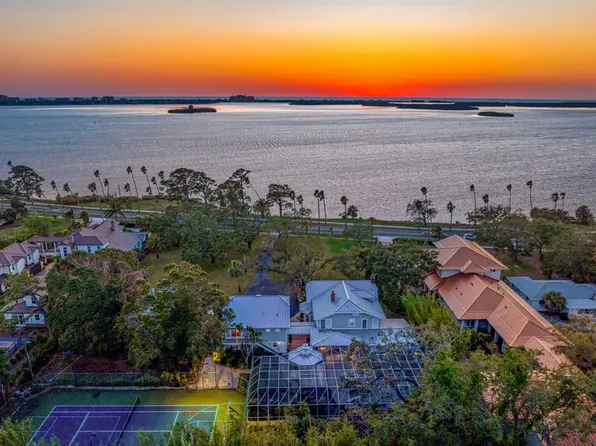 147 & 139 Edgewater Dr, Dunedin, FL 34698