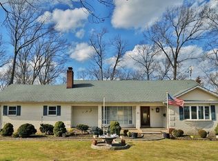 21 Acorn Dr, Clark, NJ 07066