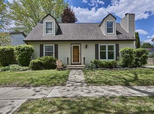 100 S Deerpath Dr, Vernon Hills, IL