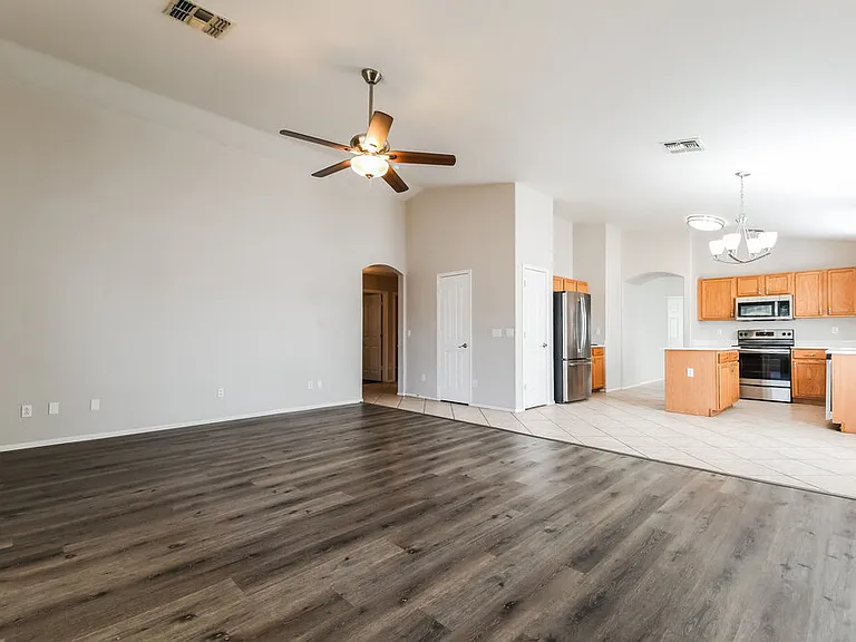 1427 E Vernoa St — Photo 7