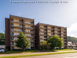 2nd image of 2106 Kanawha Blvd E APT 509