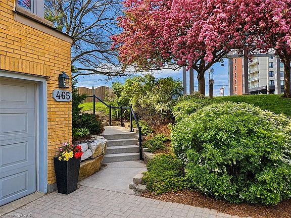 5th image of 465 Columbia St W #4