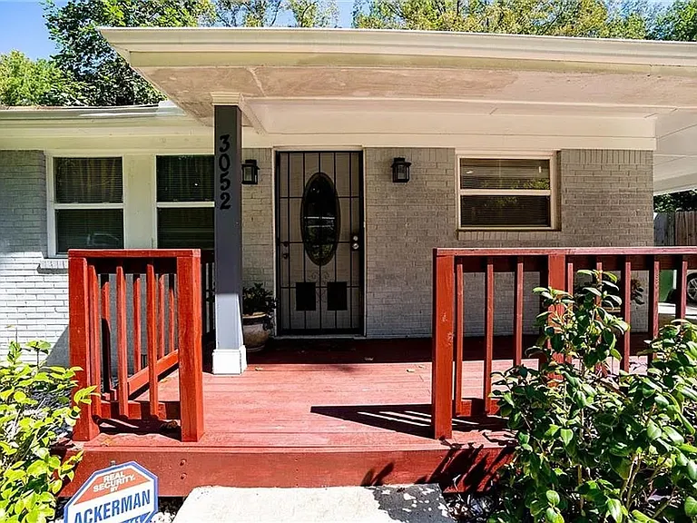 3052 Browns Mill Rd SE — Photo 26