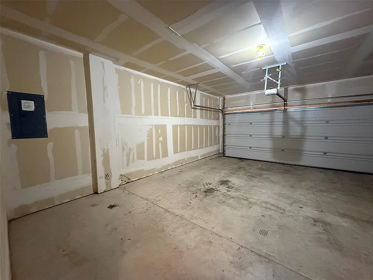 503 Libani Ln — Photo 32