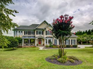 17240 Brookdale Ln, Round Hill, VA 20141