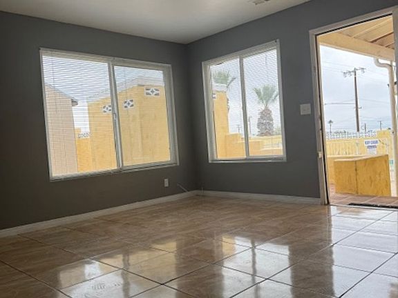 4th image of 66620 5th St APT D
