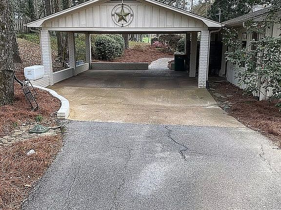 3rd image of 1061 Lakeshire Dr