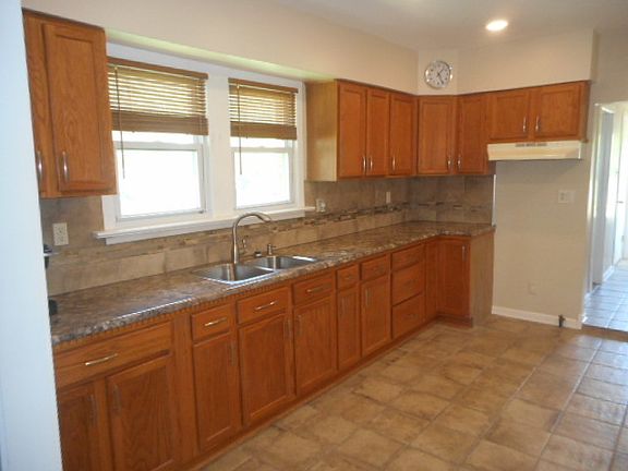 3rd image of 3309 Lawrence Ave
